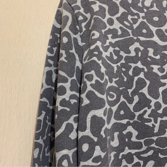 H&M Shape Print Crewneck Sweatshirt - Size M - Picture 3 of 4